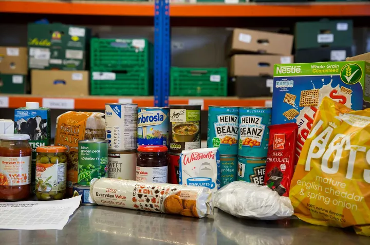 بانک غذایی که از دل خانه‌ی یک کشیش سر برآورد